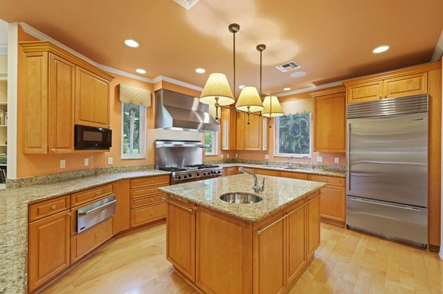 5 Country Road E A, Vlg Of Golf, FL 33436