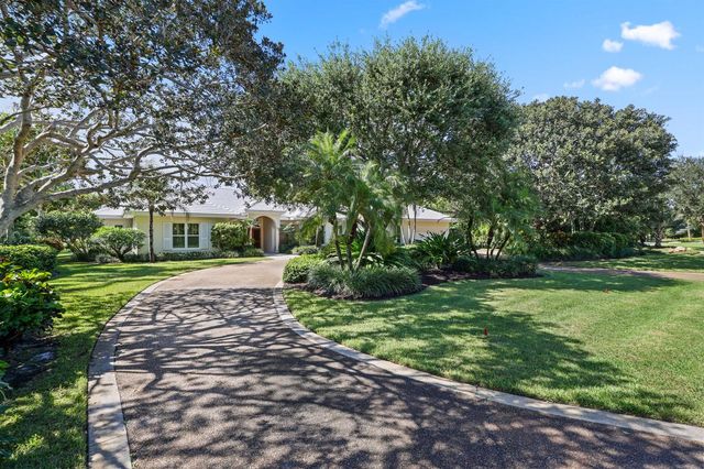 5 Country Road E A, Vlg Of Golf, FL 33436