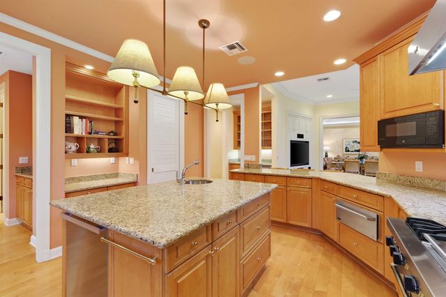 5 Country Road E A, Vlg Of Golf, FL 33436
