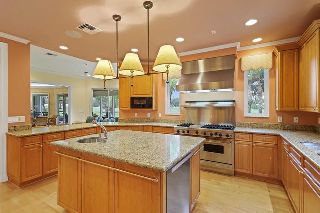 5 Country Road E A, Vlg Of Golf, FL 33436