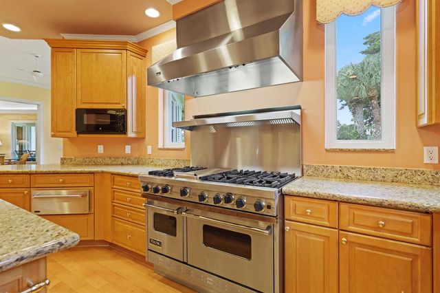5 Country Road E A, Vlg Of Golf, FL 33436