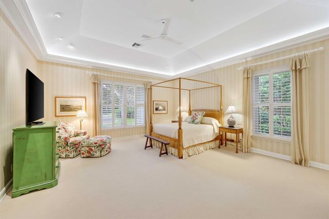 5 Country Road E A, Vlg Of Golf, FL 33436