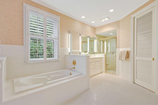 5 Country Road E A, Vlg Of Golf, FL 33436