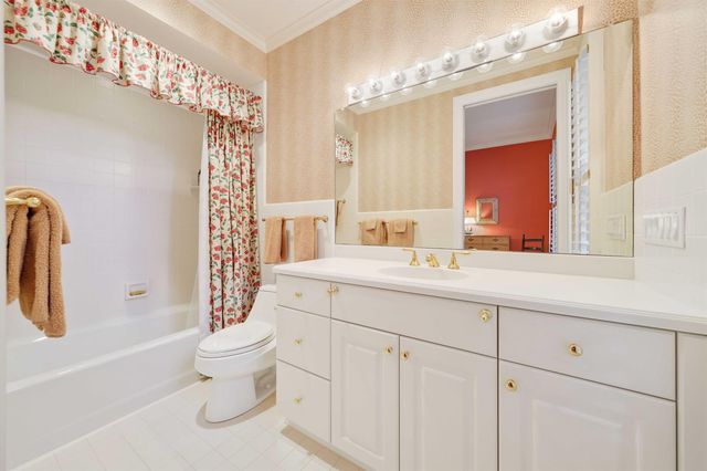 5 Country Road E A, Vlg Of Golf, FL 33436