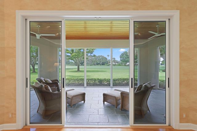 5 Country Road E A, Vlg Of Golf, FL 33436
