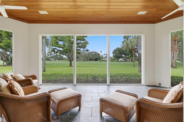 5 Country Road E A, Vlg Of Golf, FL 33436
