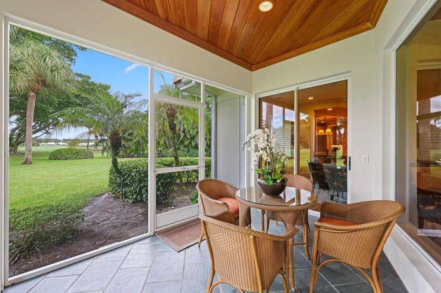 5 Country Road E A, Vlg Of Golf, FL 33436