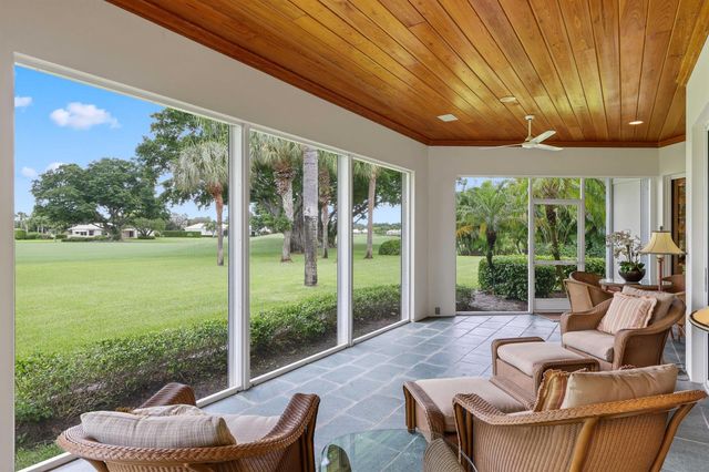 5 Country Road E A, Vlg Of Golf, FL 33436