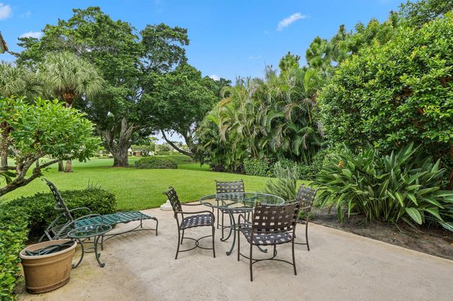5 Country Road E A, Vlg Of Golf, FL 33436