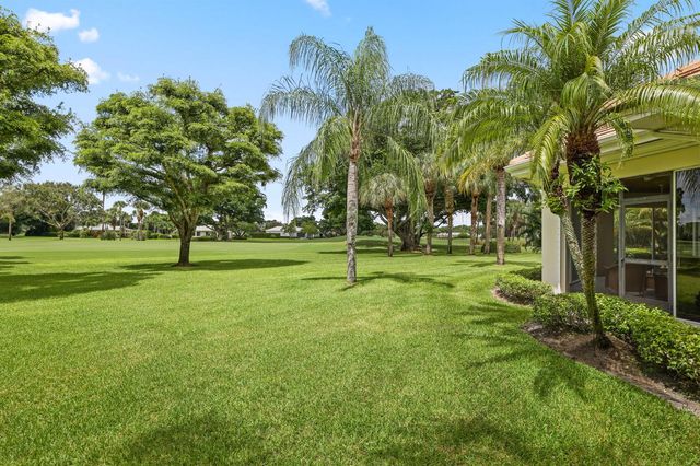 5 Country Road E A, Vlg Of Golf, FL 33436