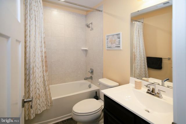 20 PEACOCK CIR, Sewell, NJ 08080