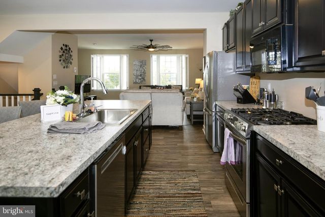 20 PEACOCK CIR, Sewell, NJ 08080