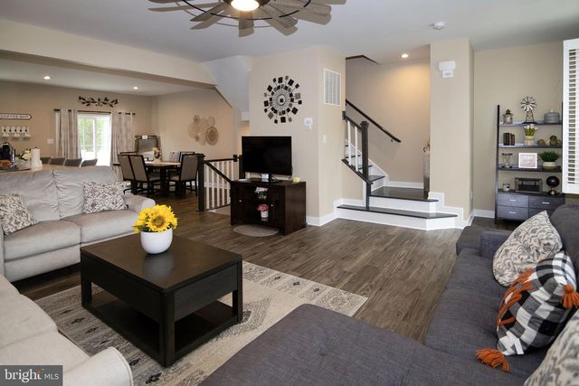 20 PEACOCK CIR, Sewell, NJ 08080