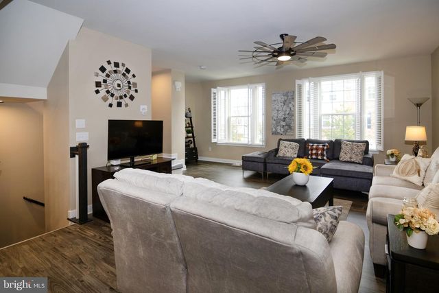 20 PEACOCK CIR, Sewell, NJ 08080