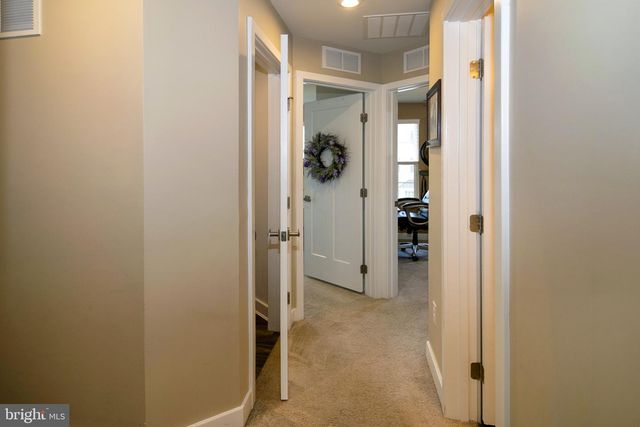 20 PEACOCK CIR, Sewell, NJ 08080