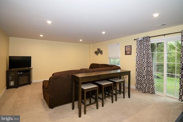 20 PEACOCK CIR, Sewell, NJ 08080