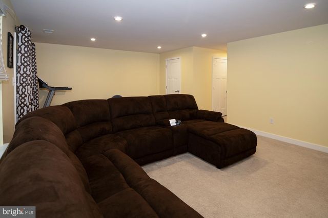 20 PEACOCK CIR, Sewell, NJ 08080