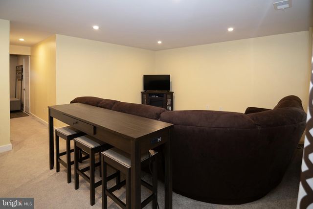 20 PEACOCK CIR, Sewell, NJ 08080