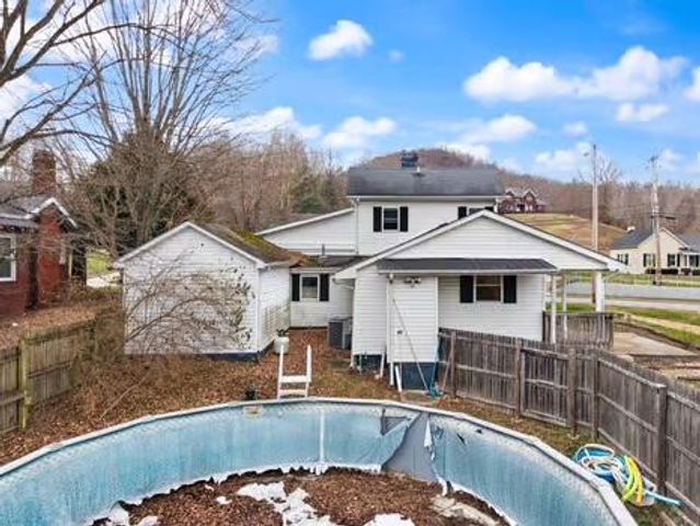 306 Main Street, Irvine, KY 40336