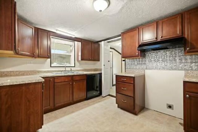 306 Main Street, Irvine, KY 40336