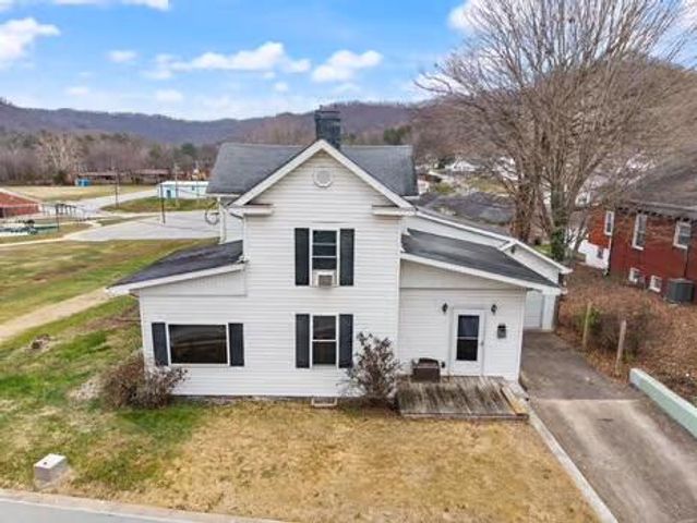 306 Main Street, Irvine, KY 40336