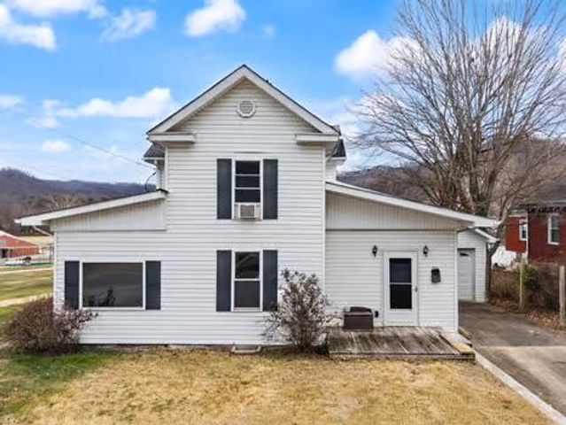 306 Main Street, Irvine, KY 40336