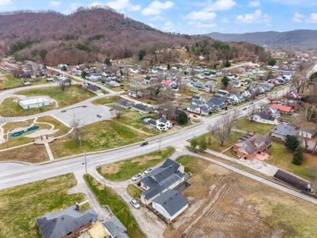 306 Main Street, Irvine, KY 40336