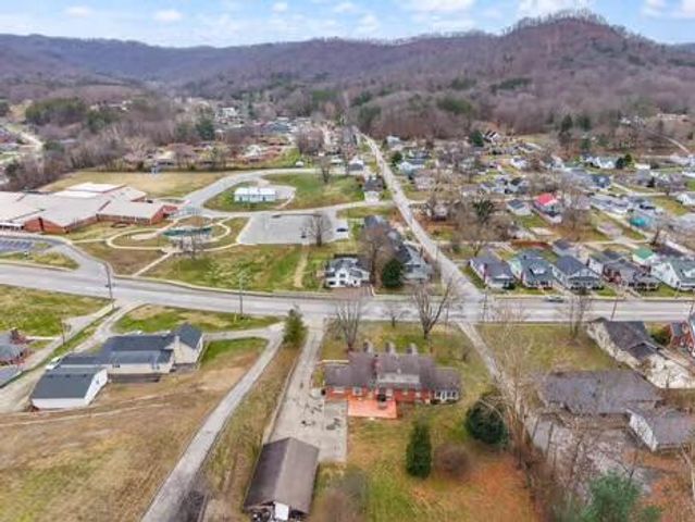 306 Main Street, Irvine, KY 40336