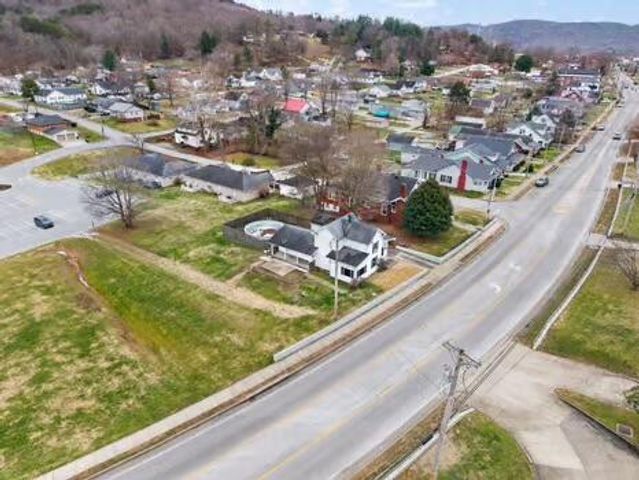 306 Main Street, Irvine, KY 40336