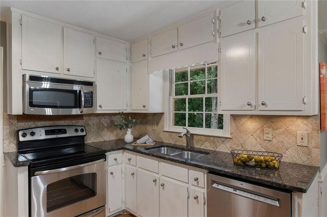 6720 Ramundo Drive, Atlanta, GA 30360