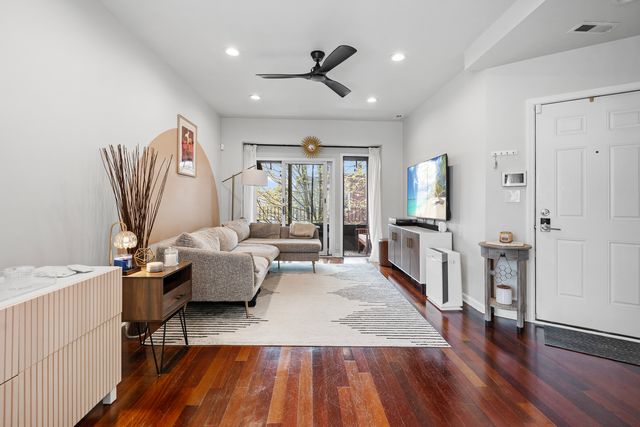 3918 W Roscoe Street 2, Chicago, IL 60618