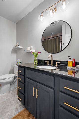 3918 W Roscoe Street 2, Chicago, IL 60618