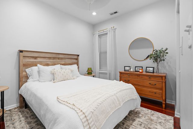 3918 W Roscoe Street 2, Chicago, IL 60618