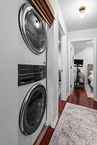 3918 W Roscoe Street 2, Chicago, IL 60618