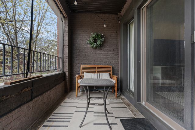 3918 W Roscoe Street 2, Chicago, IL 60618