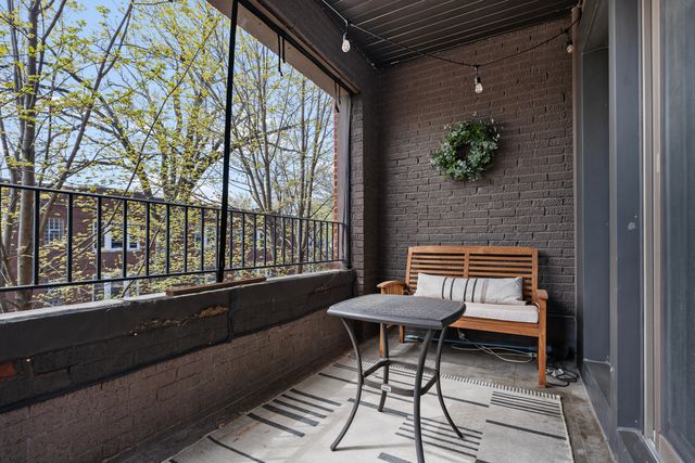 3918 W Roscoe Street 2, Chicago, IL 60618