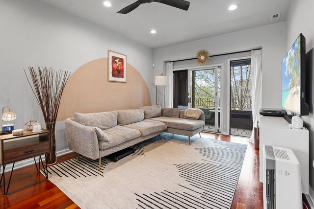 3918 W Roscoe Street 2, Chicago, IL 60618