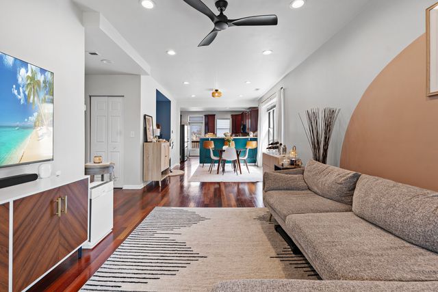 3918 W Roscoe Street 2, Chicago, IL 60618