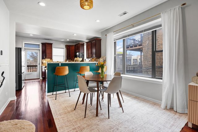 3918 W Roscoe Street 2, Chicago, IL 60618