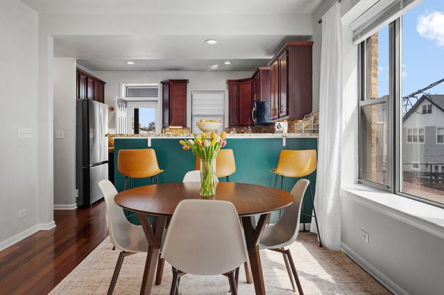 3918 W Roscoe Street 2, Chicago, IL 60618