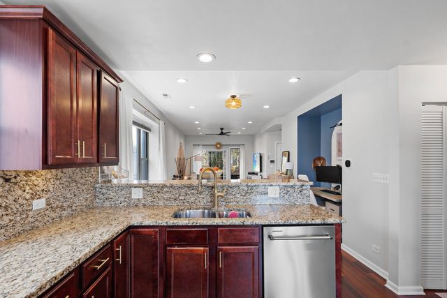 3918 W Roscoe Street 2, Chicago, IL 60618