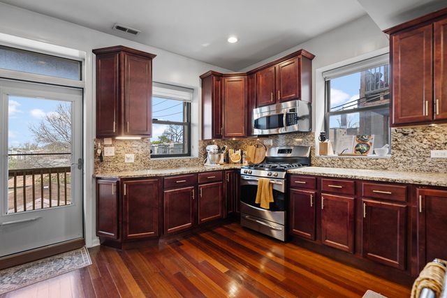 3918 W Roscoe Street 2, Chicago, IL 60618