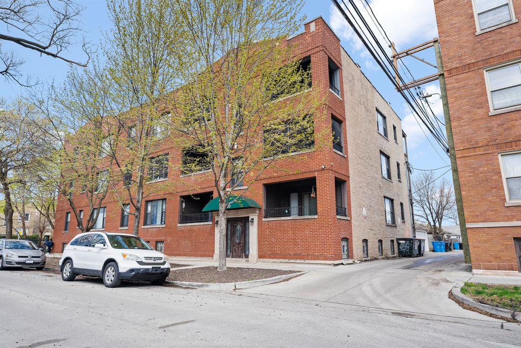 3918 W Roscoe Street 2, Chicago, IL 60618