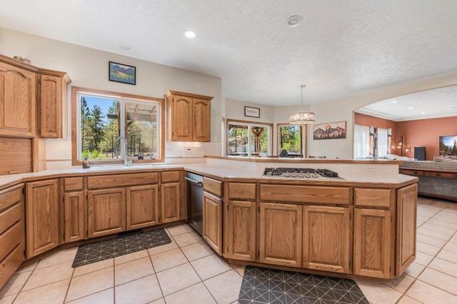 8217 W Rutter Pkwy, Spokane, WA 99208