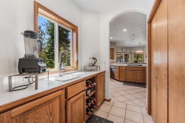 8217 W Rutter Pkwy, Spokane, WA 99208