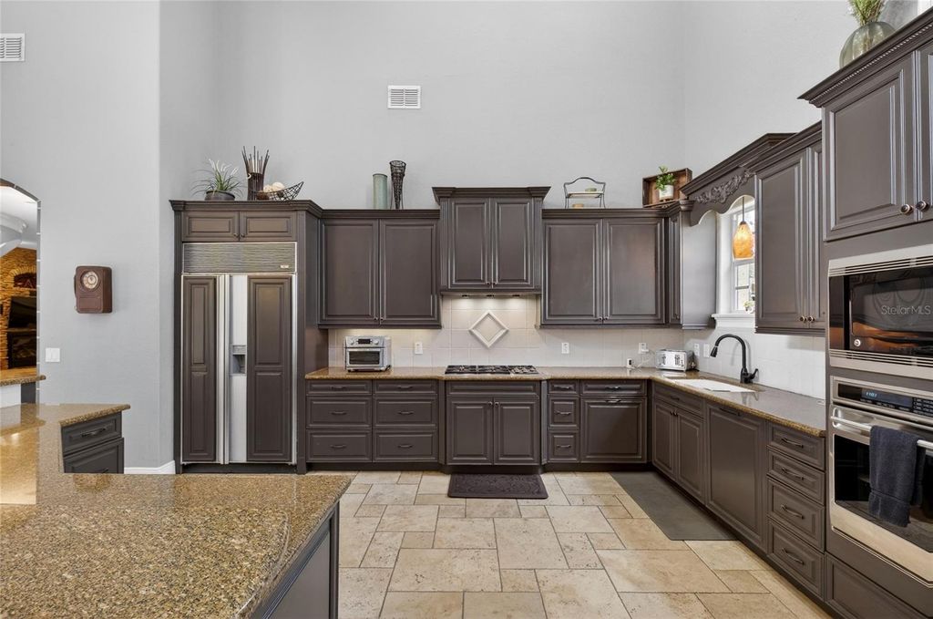 Image 30 of property listing at 11226 MACAW COURT, Windermere, FL 34786