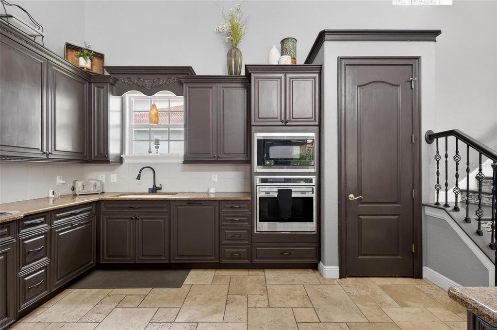 Image 31 of property listing at 11226 MACAW COURT, Windermere, FL 34786