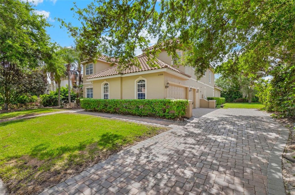 Image 5 of property listing at 11226 MACAW COURT, Windermere, FL 34786