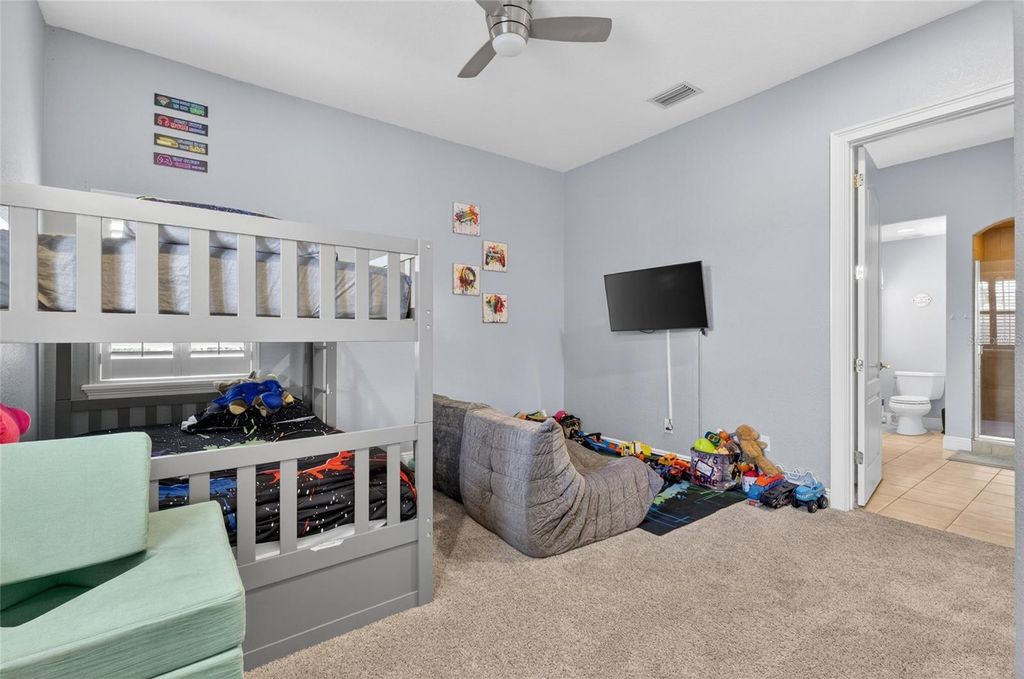 Image 44 of property listing at 11226 MACAW COURT, Windermere, FL 34786