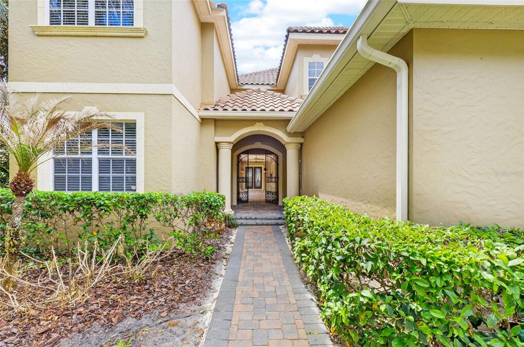 Image 6 of property listing at 11226 MACAW COURT, Windermere, FL 34786